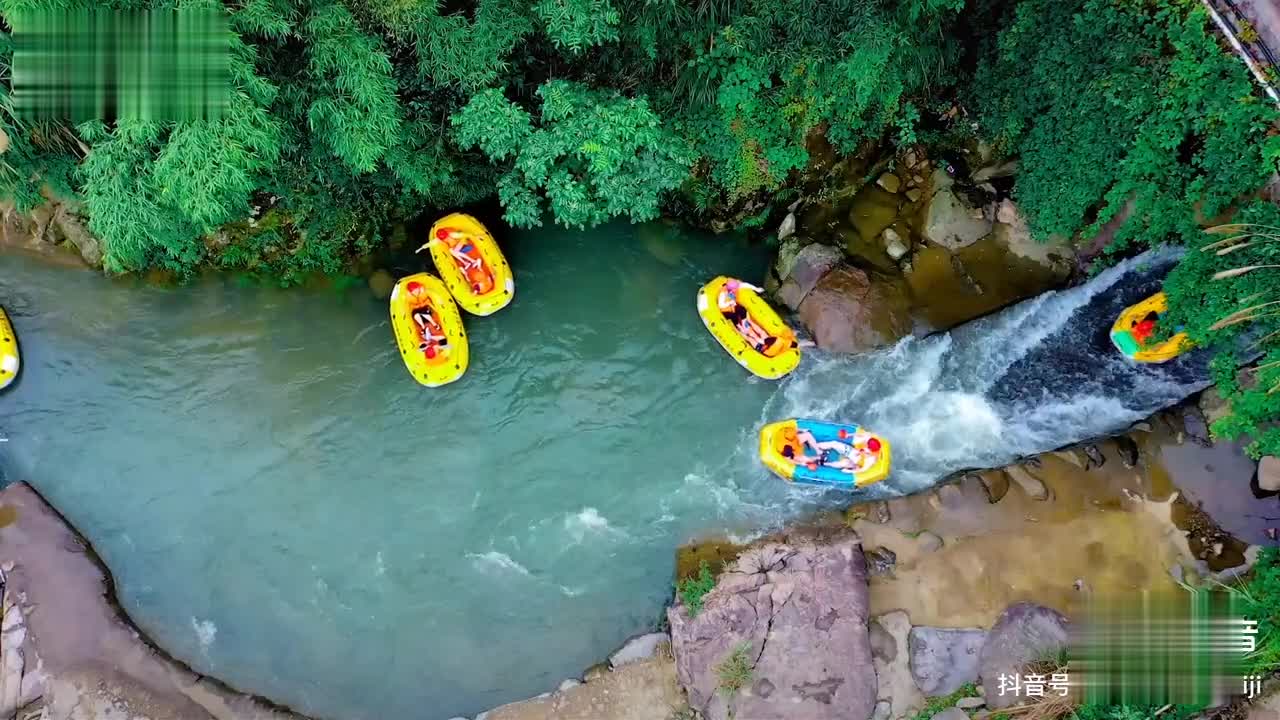 珠峰暴雪千人被困“黄金季”不再绝对安全