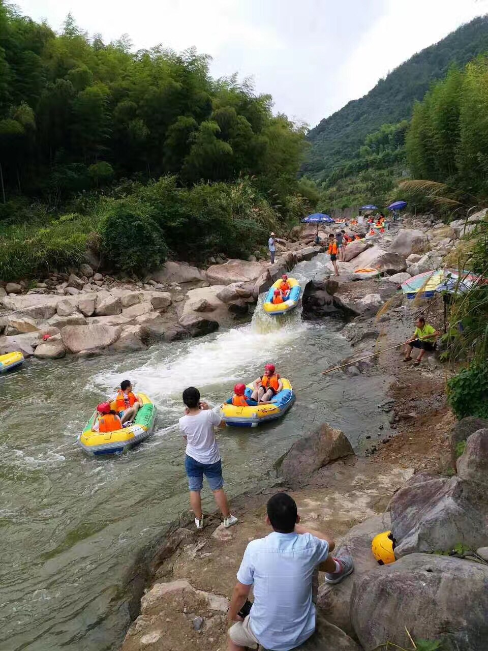 雪藏1年成本超2亿春节档对决张艺谋吴京成龙能不能救港片？