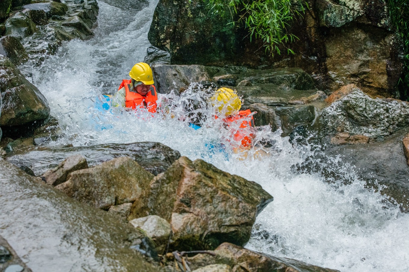山湾湾激流探险高中生能玩吗？