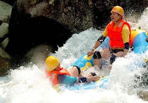 25岁华男挑战亚利桑那瀑布刚浮出水面瞬间被卷入水底溺亡