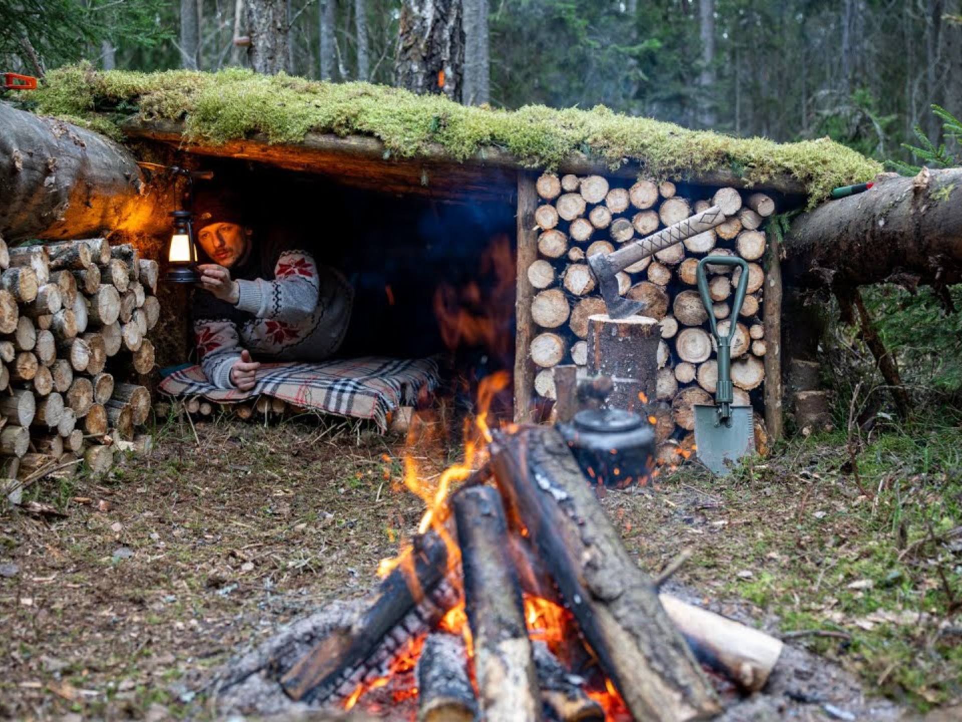 户外直播古村落主播竟化身雌雄大盗赚流量同时盗窃老物件